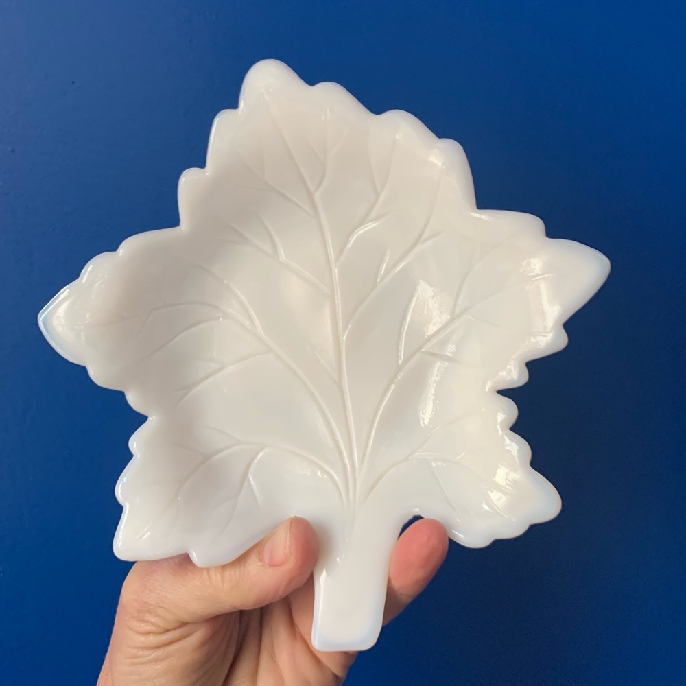 VTG milk glass fall leaf trinket dish